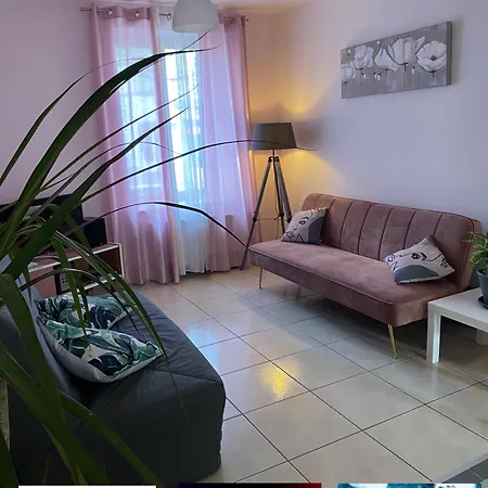 Les Acacias Apartment *